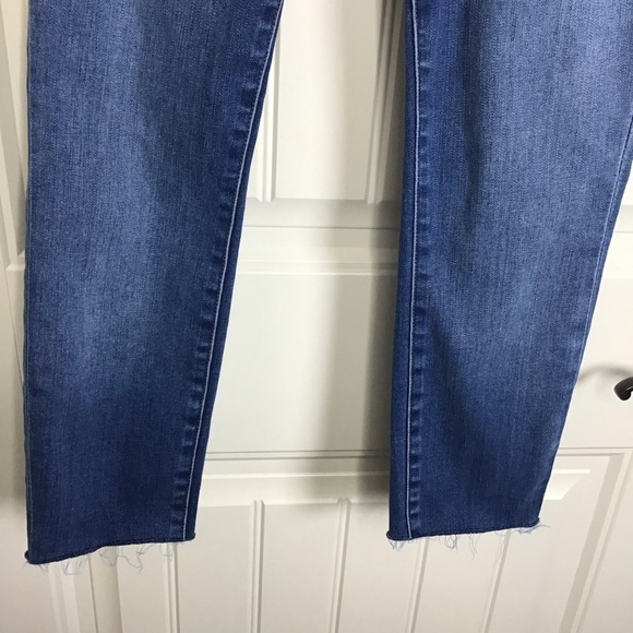 Good American Good Legs in Blue431 Size 28P Cropped. - Picture 3 of 10